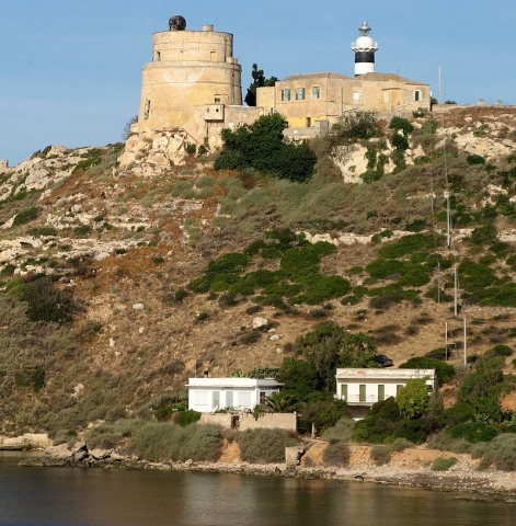 Lighthouse_near_Calamosca